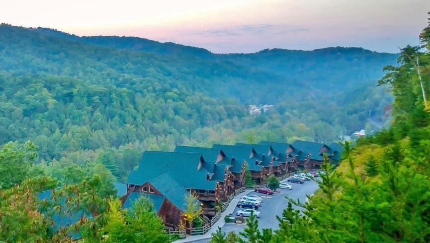 Deluxe Room In Westgate Resorts July 4Th Week แกตลิงเบิร์ก ภายนอก รูปภาพ